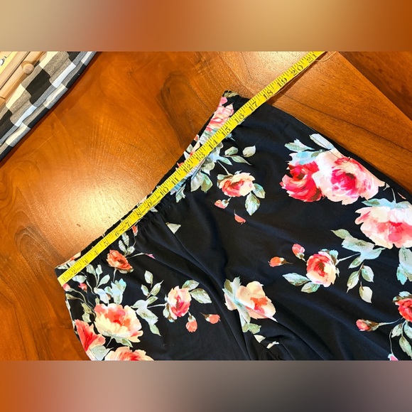 ❤️Floral Black Pajama Set, size L - Picture 5 of 6